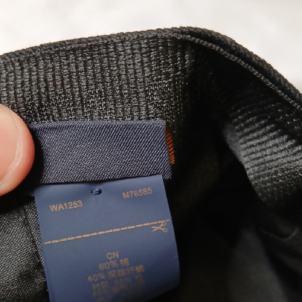 Louis Vuitton Black Monogram Cap - Picture 8 of 8